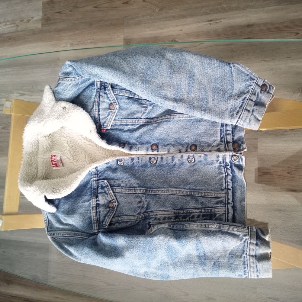 Vintage Levi's Light Blue Denim Jacket with White Lining